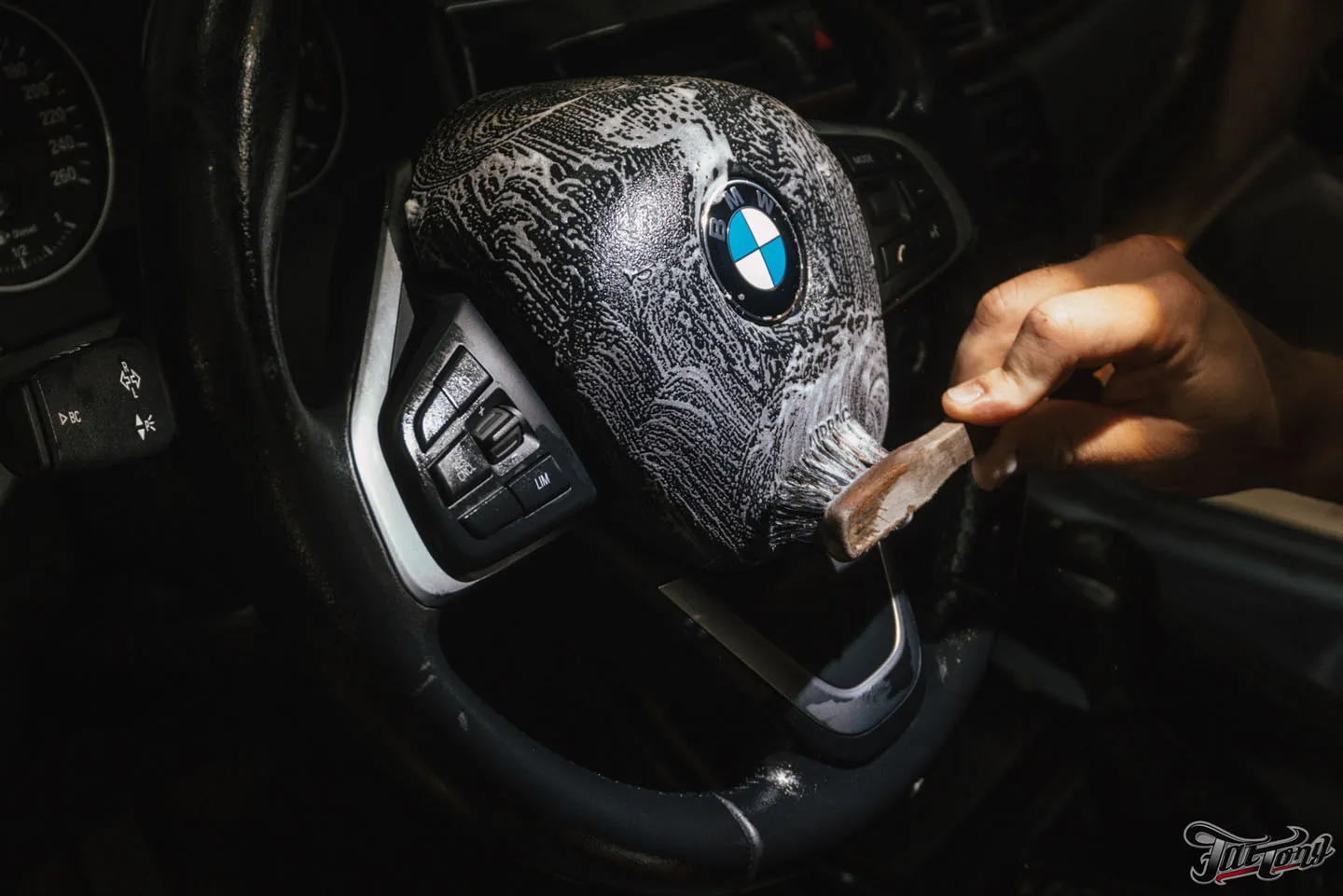 Химчистка салона и мойка подкапотного пространства BMW X1